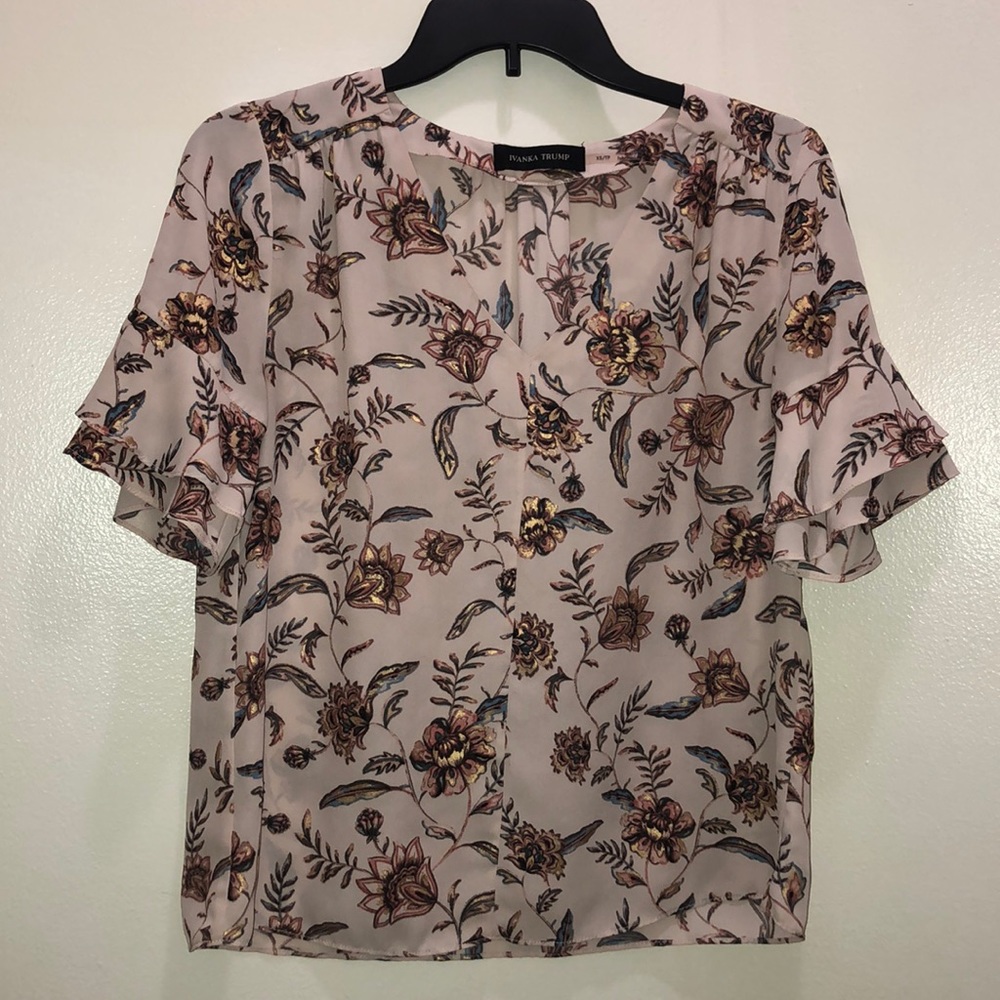 Vneck floral blouse Size: XS
